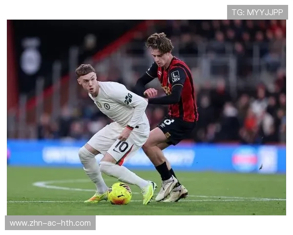 切尔西角球转换形成破门，帕尔默远射命中